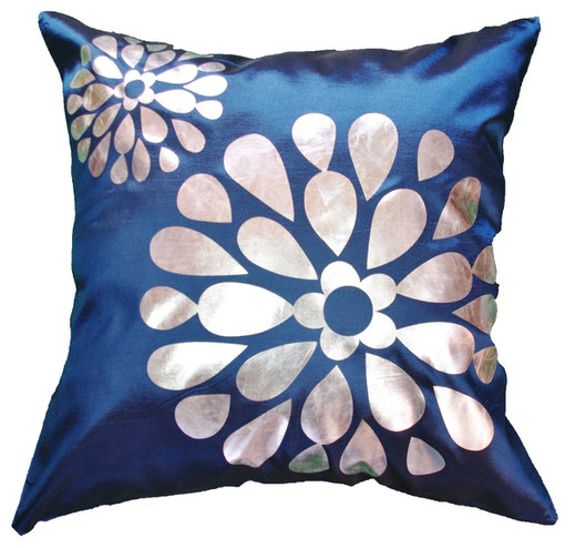 タイシルク クッションカバー 　フラワー デザイン　ネイビー 【Flower Design , Navy】 45×45cm 対応の商品画像01