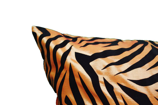 タイシルク クッションカバー 　ゼブラ デザイン　オレンジ 【Zebra Design , Orange】 45×45cm 対応の商品画像03