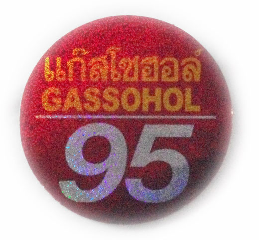 タイ文字 ガソホール95（GASSOHOL）ハイオク ガソリン 丸形 ラメ レッド × シルバー ステッカー デカール シール [タイ雑貨 アジアングッズ スーツケース用ステッカー] 