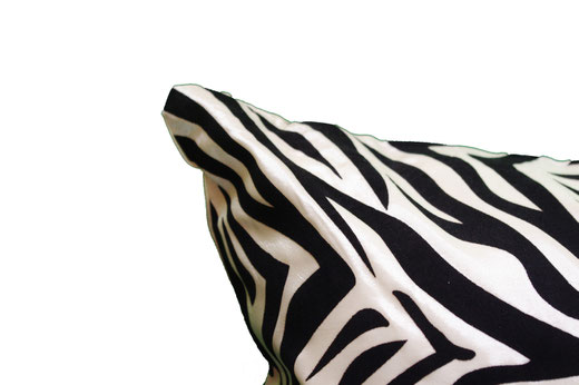 タイシルク クッションカバー 　ゼブラ デザイン　ホワイト 【Zebra Design , White】 45×45cm 対応の商品画像03