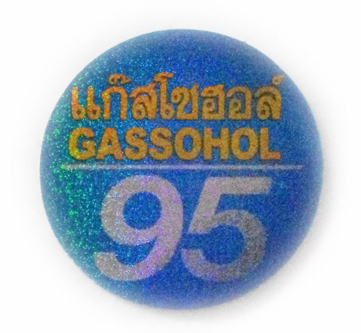 タイ文字 ガソホール95（GASSOHOL）ハイオク ガソリン 丸形 ラメ ライトブルー × シルバー ステッカー デカール シール [タイ雑貨 アジアングッズ スーツケース用ステッカー] 