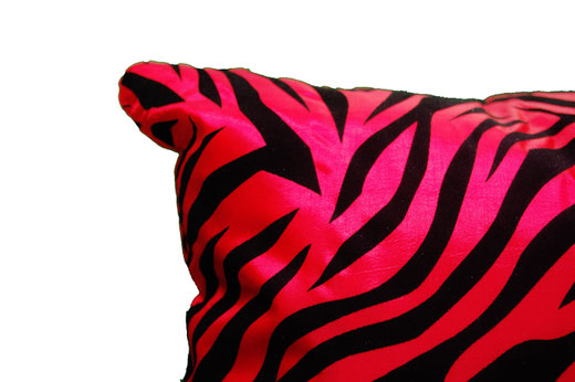 タイシルク クッションカバー 　ゼブラ デザイン　レッド 【Zebra Design , Red】 45×45cm 対応の商品画像03