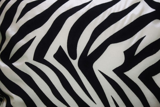 タイシルク クッションカバー 　ゼブラ デザイン　ホワイト 【Zebra Design , White】 45×45cm 対応の商品画像02