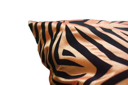 タイシルク クッションカバー 　ゼブラ デザイン　オレンジ 【Zebra Design , Orange】 45×45cm 対応の商品画像04