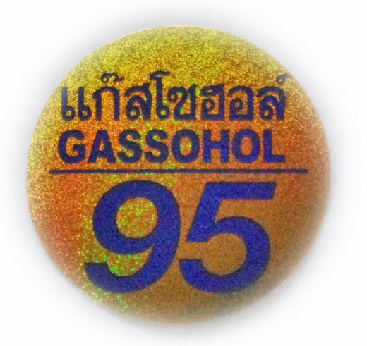 タイ文字 ガソホール95（GASSOHOL）ハイオク ガソリン 丸形 ラメ ゴールド × ブルー ステッカー デカール シール [タイ雑貨 アジアングッズ スーツケース用ステッカー] 