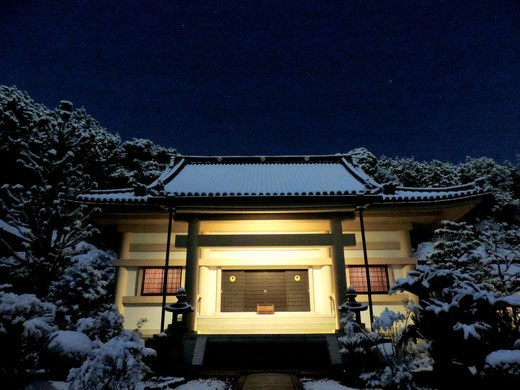 茨木大念寺　雪の本堂