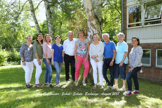 Von links nach rechts: Frau Exner (Förderschullehrerin), Diana Wolff (Sekretärin), Inna Schmunk (LiV), Anja Wagner, Karl-Heinz Werner (Schulleiter), Cornelia Heinemann, Anette Kaulfuß, Gerd Mäder, Marion Tappe, Cinzia Lenarduzzi