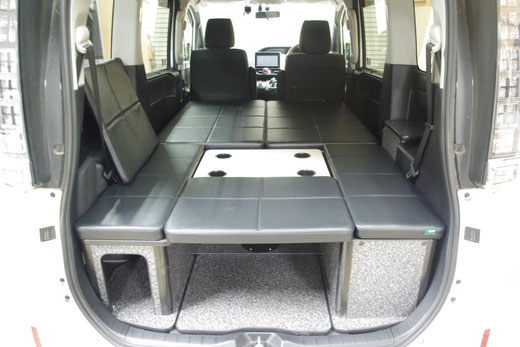 新型ヴォクシー、ノア、エスクワイアのミニバン用車中泊内装カスタマイズアイテムは、ディーラーインカスタムショップのトランポキットOSPへ