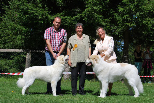 Echo de'Chien Esibelle & Echo de'Chien Escuda pour Garcon . Photo Robert Filipovic