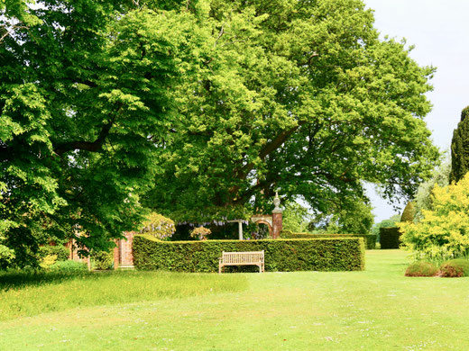 Sehenswürdigkeit englische Gärten Eibenhecken Hole Park Gardens