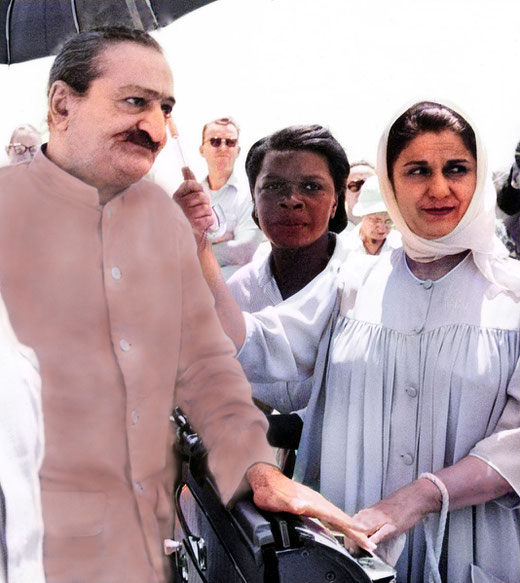 1958 : Meher Baba at Meher Center Beach, Myrtle Beach, SC., with Beryle Williams & Anita de Caro-Vieillard holding umbrella. Image courtesy of the ECPPA photo collection & colourized by Anthony Zois.