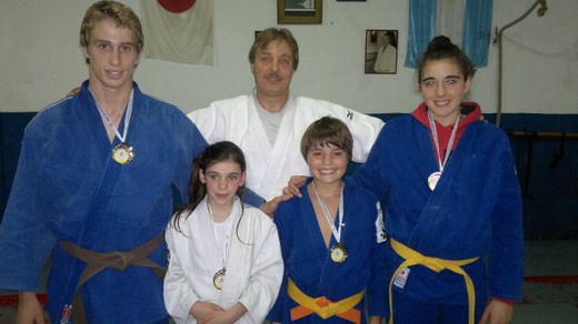 Joaquín Pascual, Jorgelina Macchiavello Hold, Juan Calvi y Fiamma Bombarda, los judokas de Mar del Plata que lograron significativos resultados en este importante evento deportivo nacional, posicionándose entre los mejores de sus respectivas categorías 