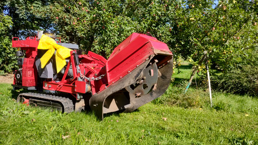 Stubbenfräse für Baufeldfreimachung und kleinflächiges Forstmulchen 