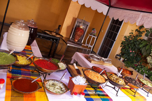 Cazuelas con guisos mexicanos en Monterrey, Antojitos. Cazuelas con  guisados mexicanos para eventos, fiestas, banquetes y reuniones. Servicio,  los 365 días del año. Monterrey, Nuevo Leon, Mexico. - Lonas Ignifugas -  Lonas