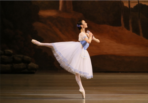 マリインスキー劇場で活躍する永久メイ　©State Academic Mariinsky Theater