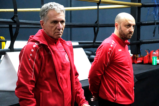 Vater des Rintelner Erfolges: Trainer Rolf Bartram (links) mit seinem Co-Trainer André Lohmeier haben alles im Blick.