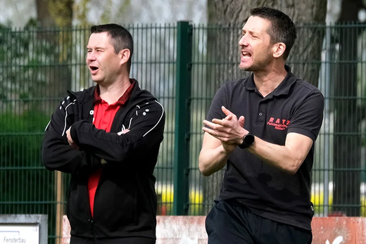 Es geht um jedes Tor: Die C-Junioren des SC Rinteln mit den Trainern Martin Czollek (links) und Marco Buchmeier kämpfen mit ihren Jungs um den Klassenerhalt in der Bezirksliga.