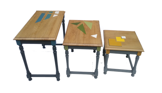 tables gigogne apre relooking grise et chêne naturel éléments géométriques de couleur