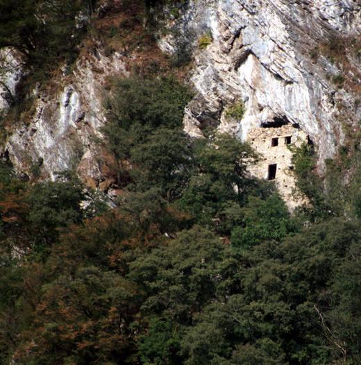 Casa dei pagani 'Tre buchi' / Mendrisio