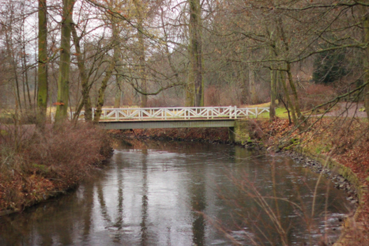 Eine absolut romantische Brücke im Schlosspark. Wir hatten leider keine Zeit, um dort zu filmen.