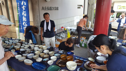 23日（日）から始まった八女福島仏壇仏具協同組合による「九州北部豪雨災害 小石原窯元支援市」においてたくさんの方々にご支援いただき心から御礼申し上げます。