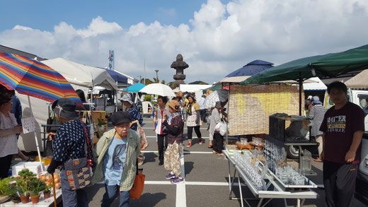 「八女軽トラ市100回記念市」に暑い中たくさんの方々にお越しいただき誠にありがとうございました。おかげさまで盛会に終えることができました。
