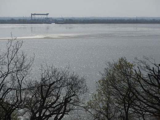 Elbe und Mühlenberger Loch an Ostern gänzlich ohne Segel 