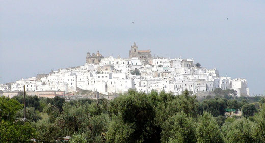 "Ostuni, il paese più bianco del mondo" [Ettore Della Giovanna, 1941]