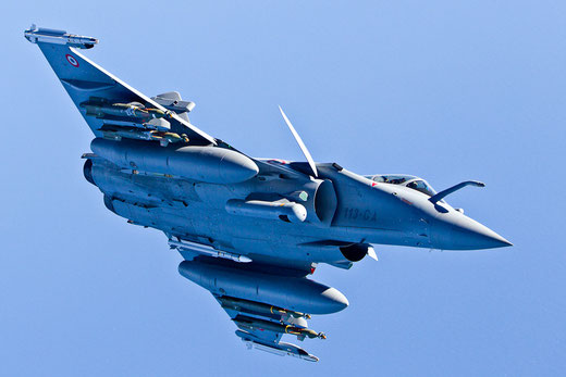 Rafale durante una missione in Afghanistan, si notano le Paveway e il Damocles posto sotto la presa d'aria.