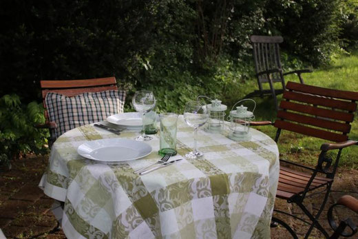 Sommerabend im Garten im Blockhaus Güster