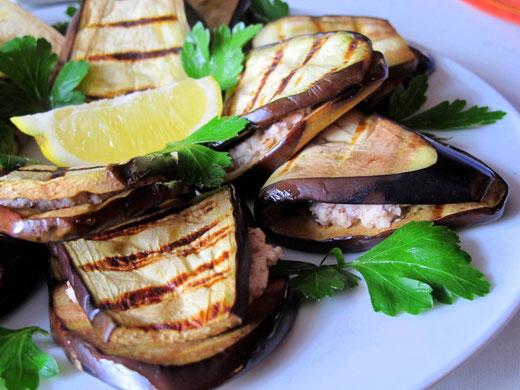 Paleo, vegan, vegetarisch, glutenfrei, laktosefrei, lowcarb - Auberginen mit Nusscreme!
