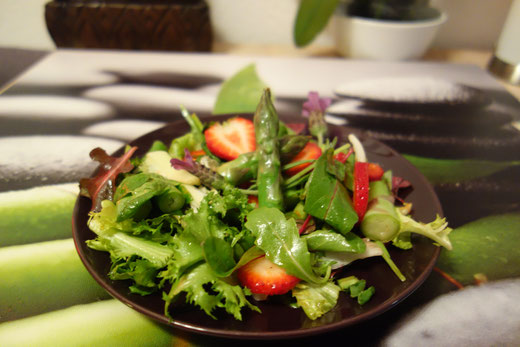 Spargel-Erdbeer-Salat