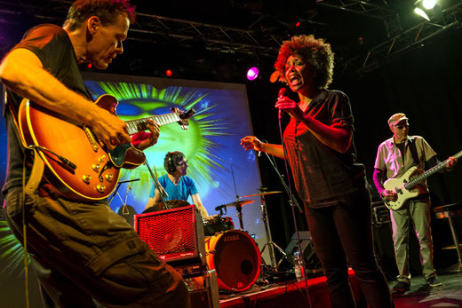 Mit ihrer clubbigen Auslegung von Jazz und Rock feiert die Formation Hattler international Erfolge. Am kommenden Samstag steigt im Ulmer "Roxy" das Jubiläumskonzert zum 25jährigen Bandbestehen. Foto: Josh von Staudach