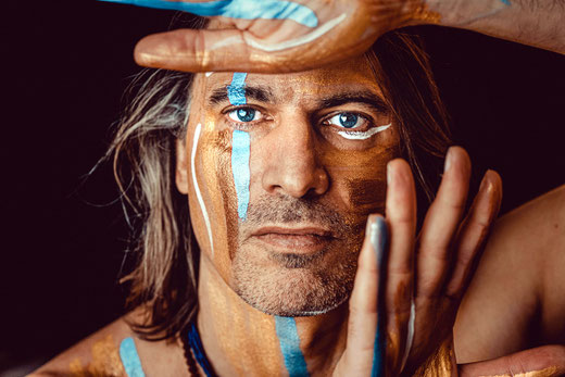 Unter seinem Künstlernamen Fish And Scale konnte sich Roland Wälzlein international einen Namen machen. So ließ er auch schon in den USA aufhorchen. Am 31. Januar wird der Singer/Songwriter im "Faust-Studio" in Scheer auftreten. Foto: Jane Jule Simon