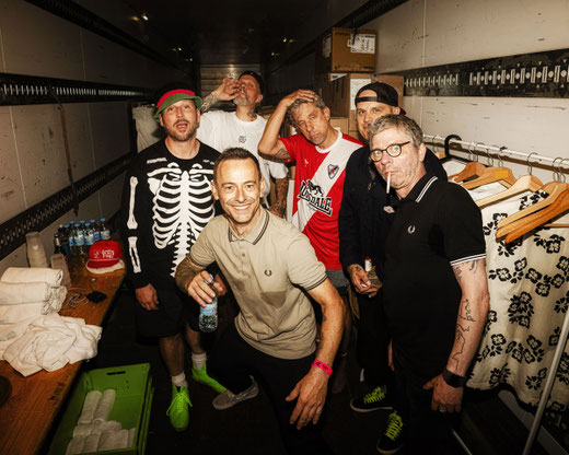 Am 24. September gibt es in der Reutlinger "Zelle" die Beatsteaks zum Anfassen. Drummer Thomas Götz (Bildmitte) ist unweit entfernt in Großengstingen aufgewachsen. Foto: Andreas Hornoff