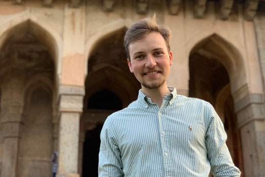 Julian, in Indien