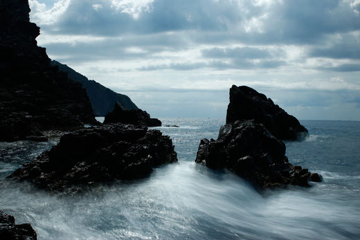 Manarola, Cinque Terre, rocks, cliffs, water, ocean, Italy