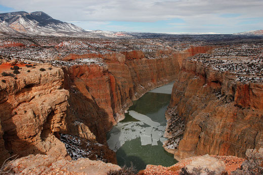 Bighorn Canyon in the wintertime, ice in the canyon