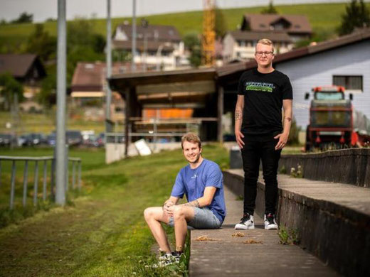 Gehen neue Wege in der Modebranche: Nico Staub (links) und Stephan Wernli aus Gossau ZH. Bild: Seraina Boner