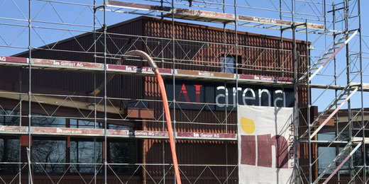Grosse Halle mit vielversprechendem Namen: Die AL arena in Gossau ZH. Bild: Barbara Tudor