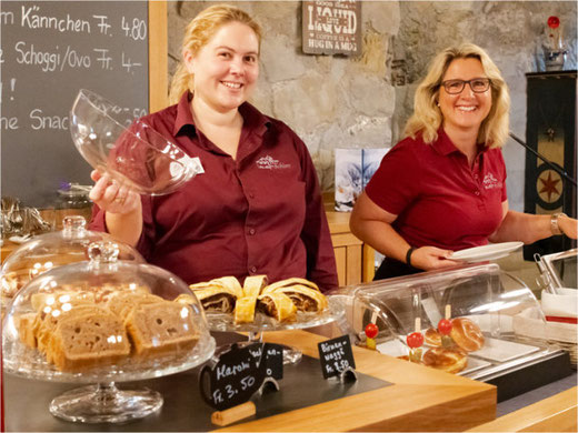 Das Team vom Schlosscafé freut sich auf Besucher. Bild: schlossgrueningen.ch