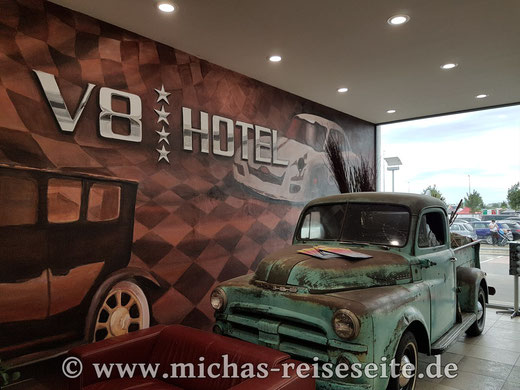 Foyer des V8-Hotels in Böblingen