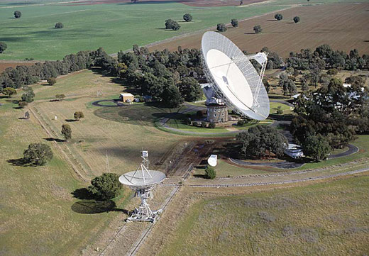 Das Parkes Observatory in Australien. Hier soll das Signal entdeckt worden sein. Credits: Von CSIRO, Attribution, https://commons.wikimedia.org/w/index.php?curid=35441