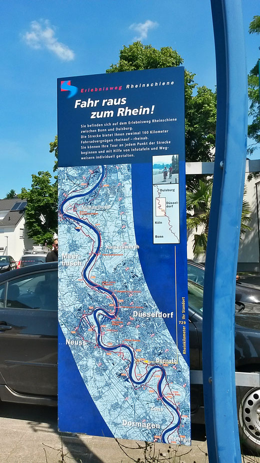 Erlebnisweg Rheinschiene: häufige Hinweistafeln und Wegweiser begleiten zuverlässig unseren Weg
