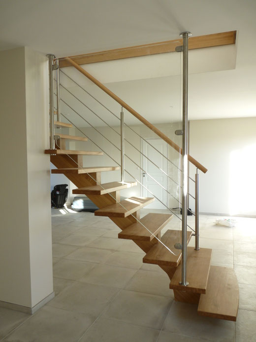 Fabricant escaliers bois avec rampes métal,verre,inox et câbles.