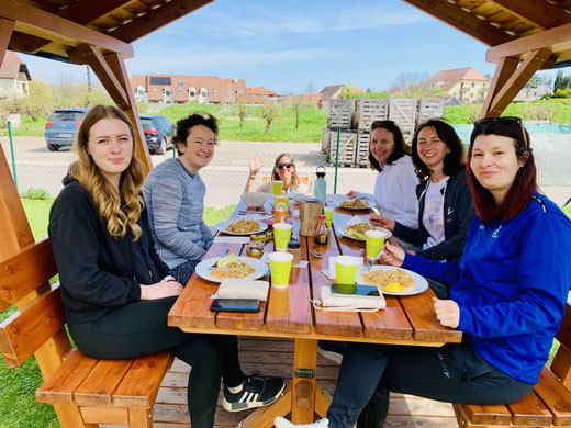 Frauen beim Lunch