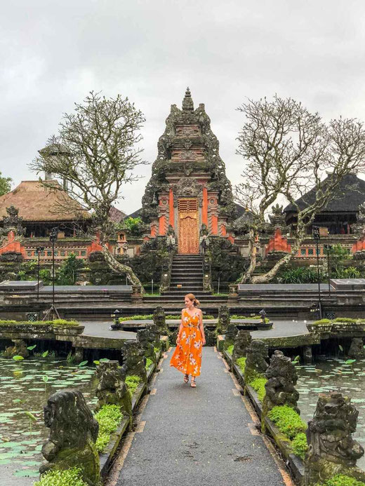 Mercado artesanal en el centro de Ubud