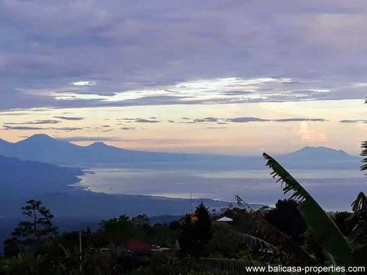 Mountain land for sale with panoramic views over Lake Tamblingan and Lake Buyan