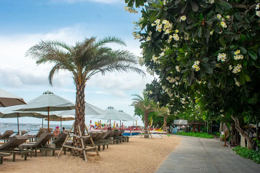 Paseando por el paseo marítimo de Sanur