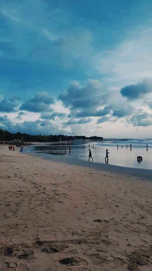Kalme wateren langs Kuta Beach